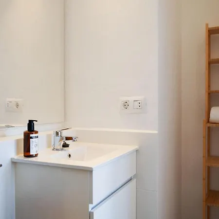 Bright Oceanfront Bungalow, Views, Garden, Coastal Dom wakacyjny *