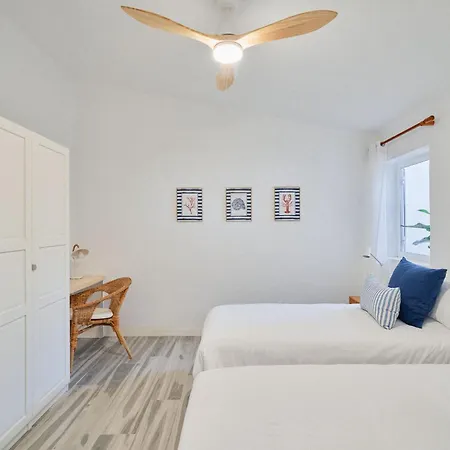 Dom wakacyjny Bright Oceanfront Bungalow, Views, Garden, Coastal *