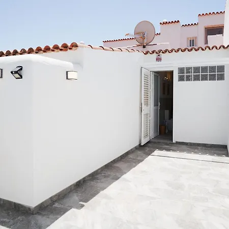 Bright Oceanfront Bungalow, Views, Garden, Coastal Casa vacanze *