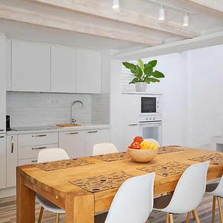 Bright Oceanfront Bungalow, Views, Garden, Coastal Dom wakacyjny *