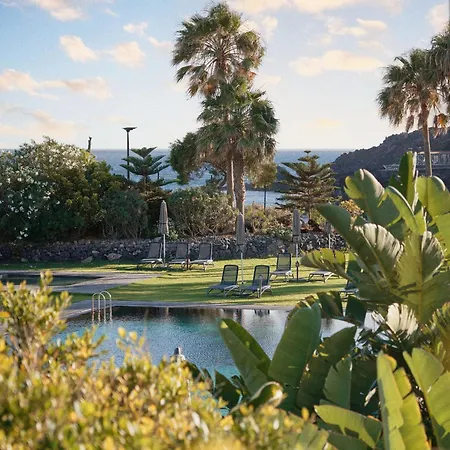 Dom wakacyjny Bright Oceanfront Bungalow, Views, Garden, Coastal San Miguel de Abona