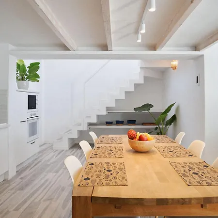 Dom wakacyjny Bright Oceanfront Bungalow, Views, Garden, Coastal