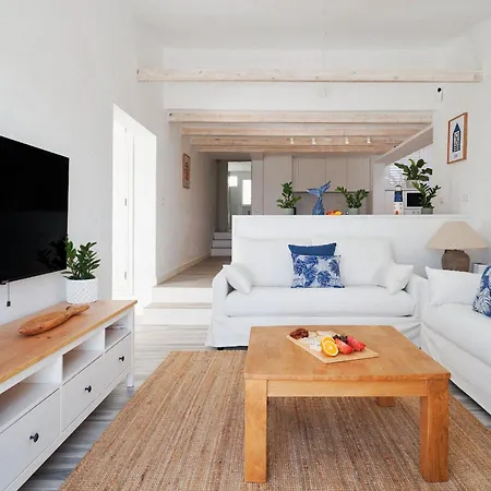 Dom wakacyjny Bright Oceanfront Bungalow, Views, Garden, Coastal San Miguel de Abona