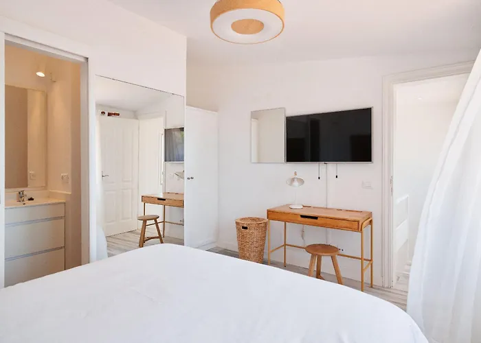 度假居 Bright Oceanfront Bungalow, Views, Garden, Coastal