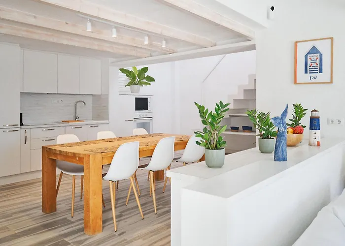 度假居 Bright Oceanfront Bungalow, Views, Garden, Coastal 圣米格尔德阿沃纳