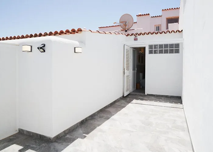 Bright Oceanfront Bungalow, Views, Garden, Coastal Casa vacanze *