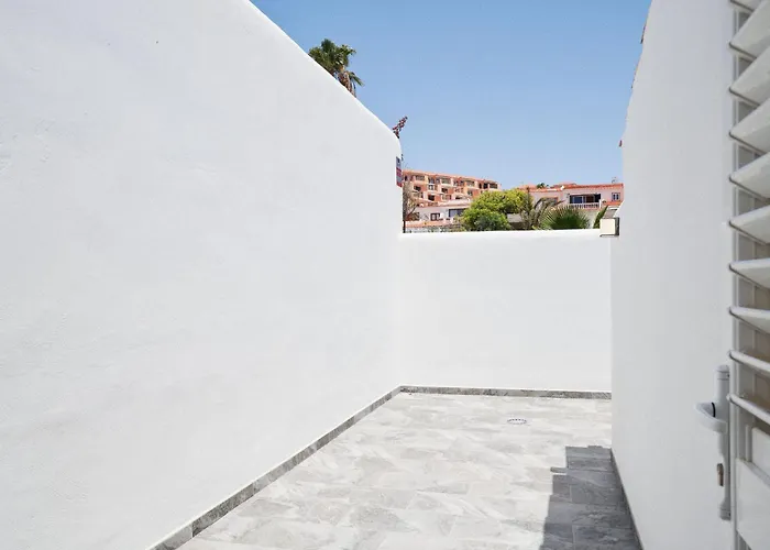 度假居 Bright Oceanfront Bungalow, Views, Garden, Coastal 圣米格尔德阿沃纳