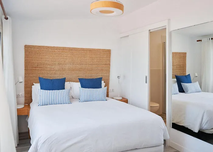 Bright Oceanfront Bungalow, Views, Garden, Coastal 圣米格尔德阿沃纳