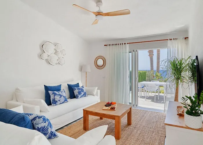 Bright Oceanfront Bungalow, Views, Garden, Coastal 度假居 圣米格尔德阿沃纳