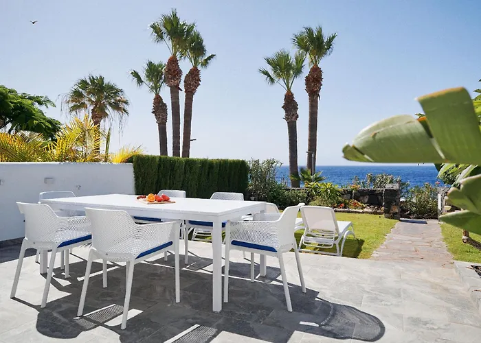 Bright Oceanfront Bungalow, Views, Garden, Coastal 圣米格尔德阿沃纳