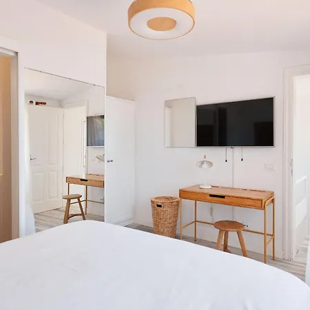 Holiday home Bright Oceanfront Bungalow, Views, Garden, Coastal