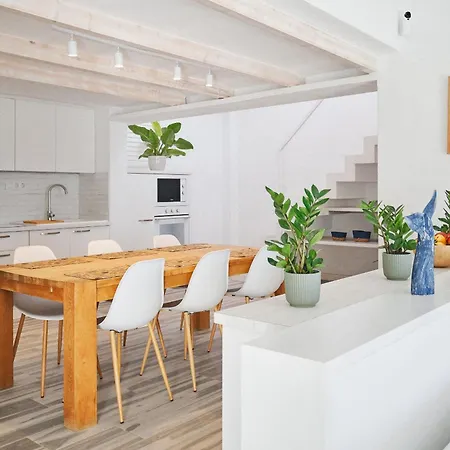 Tatil Evi Bright Oceanfront Bungalow, Views, Garden, Coastal San Miguel de Abona