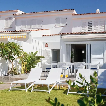 Tatil Evi Bright Oceanfront Bungalow, Views, Garden, Coastal