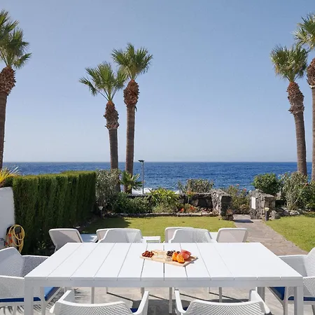 Bright Oceanfront Bungalow, Views, Garden, Coastal Tatil Evi