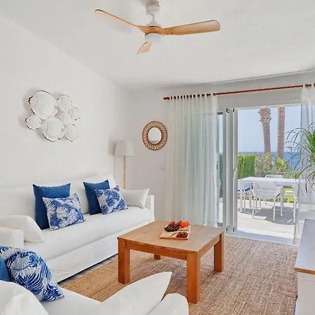 Bright Oceanfront Bungalow, Views, Garden, Coastal Tatil Evi San Miguel de Abona