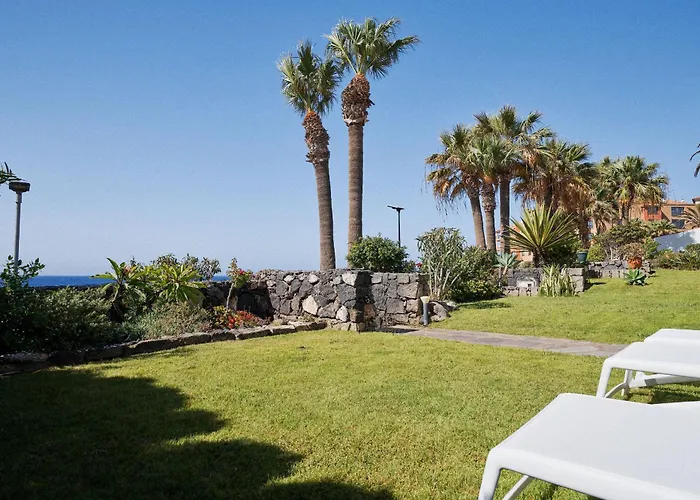 Bright Oceanfront Bungalow, Views, Garden, Coastal *