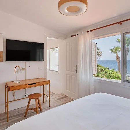 Bright Oceanfront Bungalow, Views, Garden, Coastal Сasa de vacaciones San Miguel de Abona