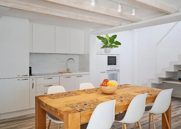 Bright Oceanfront Bungalow, Views, Garden, Coastal Prázdninový dům *